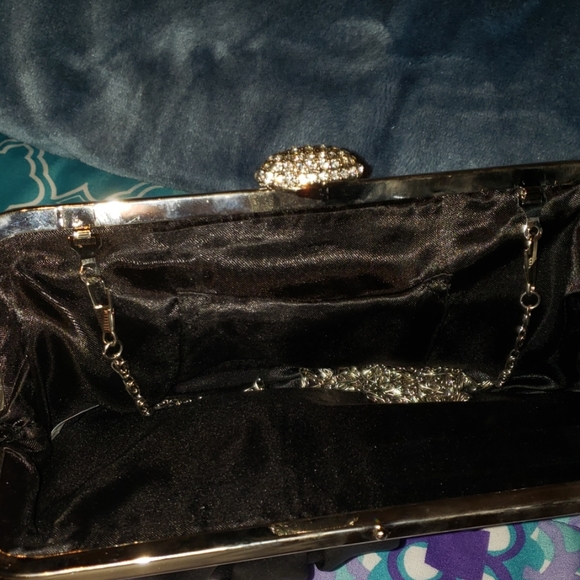 Clutch - Picture 2 of 3